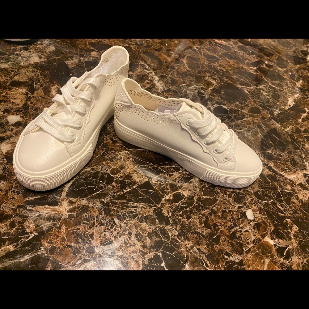 Brand new never worn women’s size 5.5